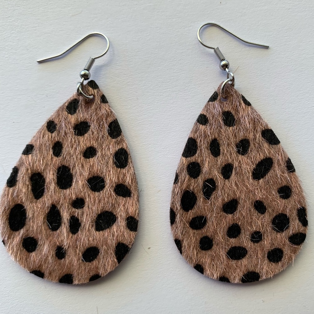 ‼️5/$20 Faux Leather Dangle earrings Cheetah print